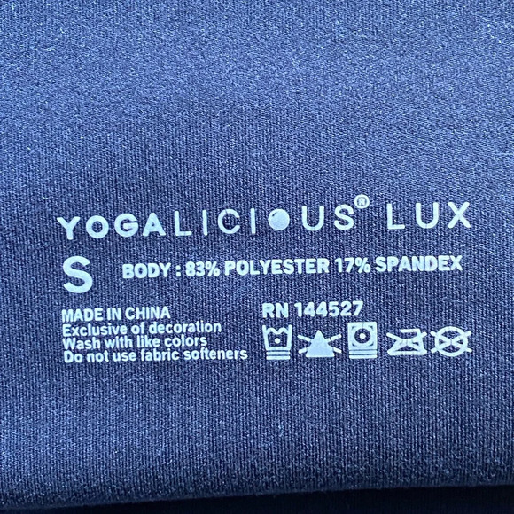 Yogalicious Lux Womens S Solid Black 5” Inseam Hidden Pocket Smooth Shorts - Picture 3 of 3